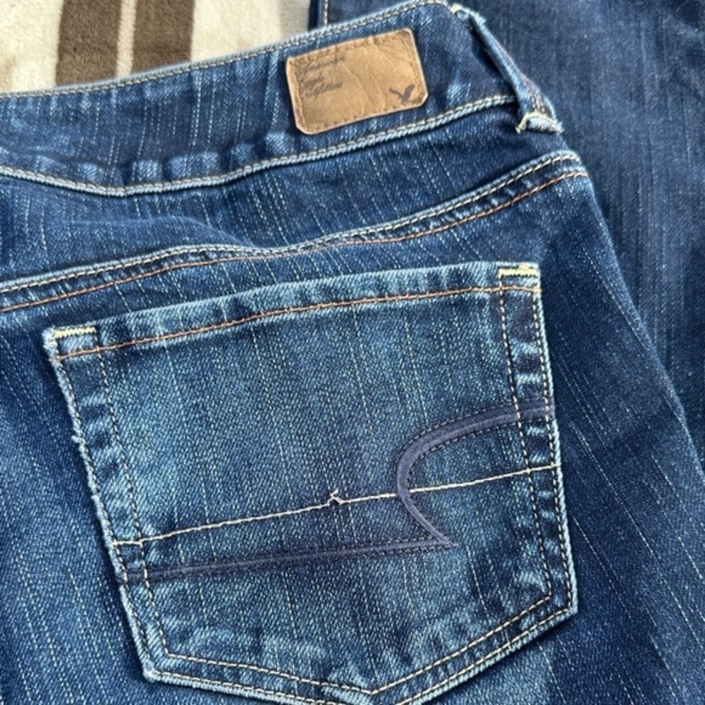 716. American Eagle Outfitters women’s Blue Straight Leg low rise Jeans size 6